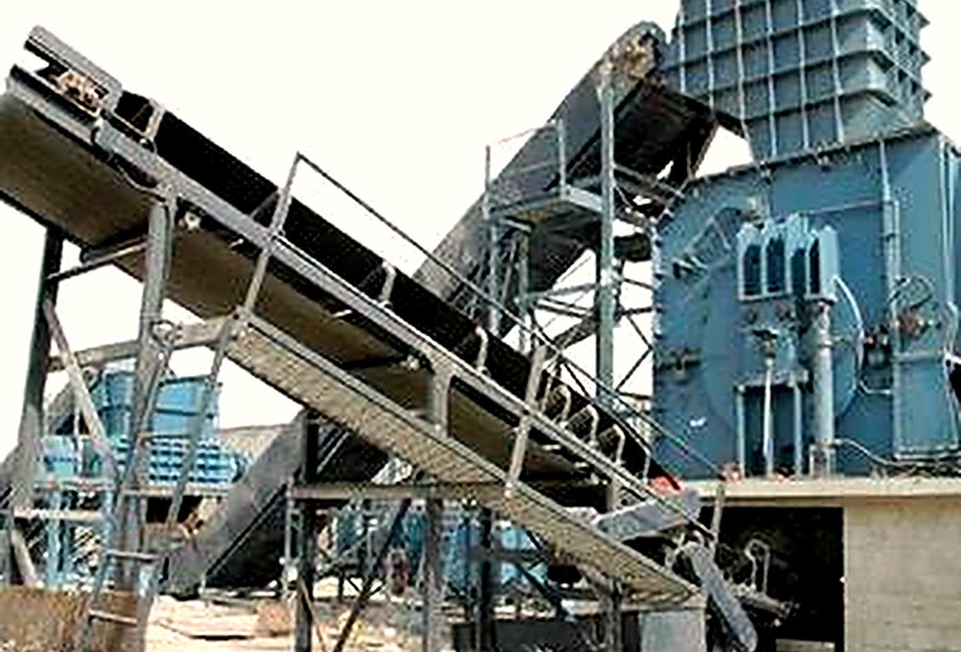 Metal processing plant and conveyor system